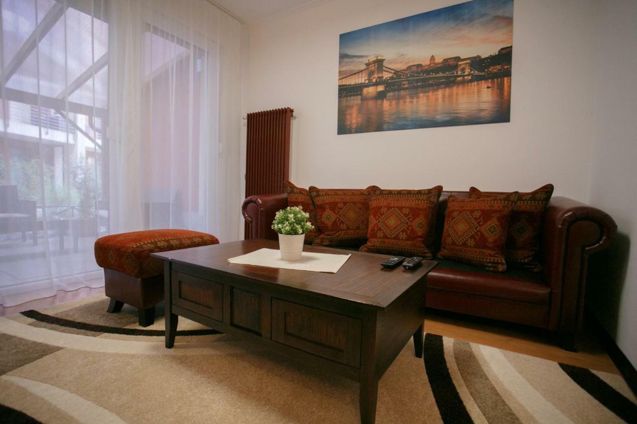 City Grund Apartment Budapest Luaran gambar